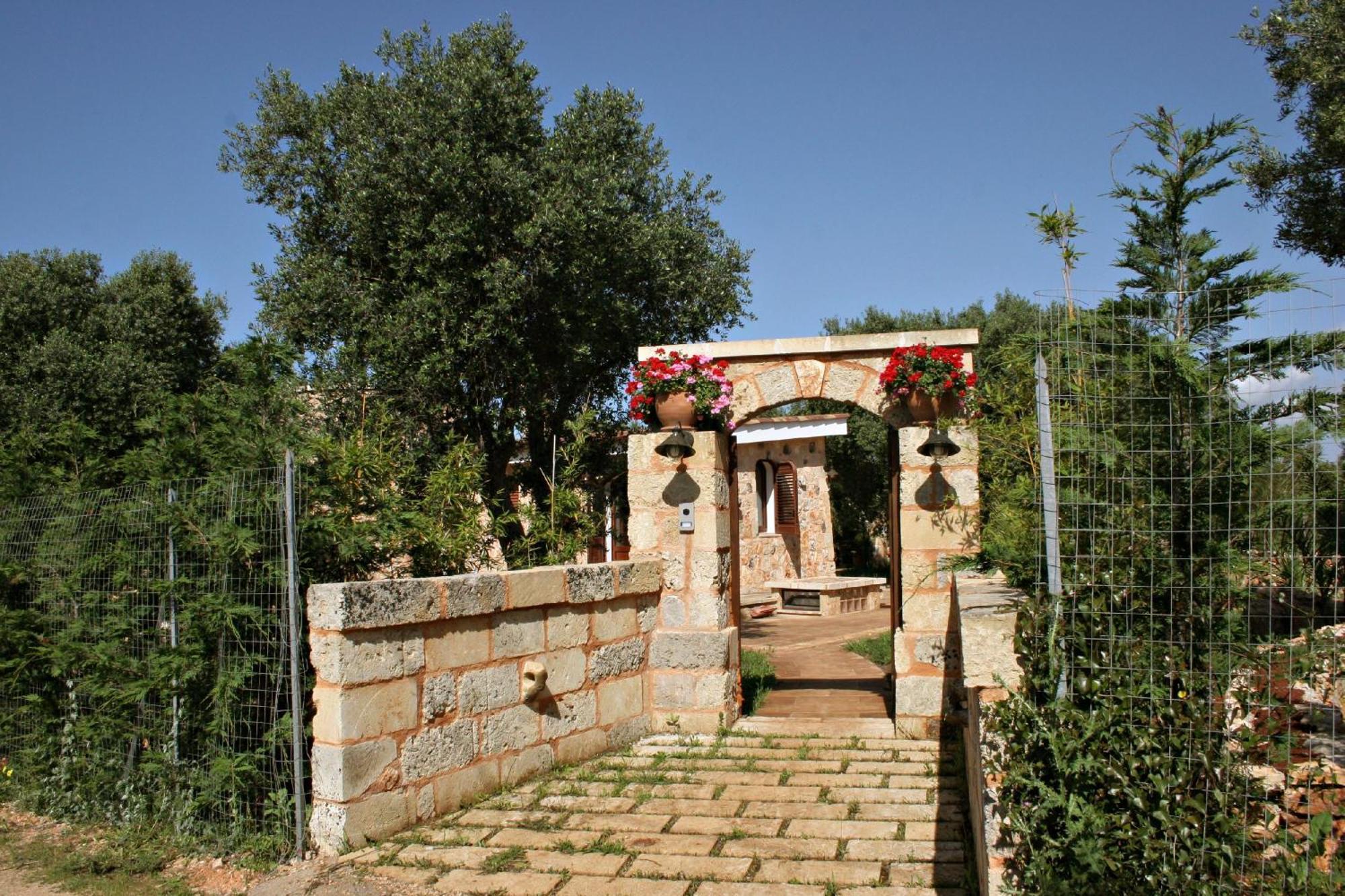 Serena Maria Villa *
